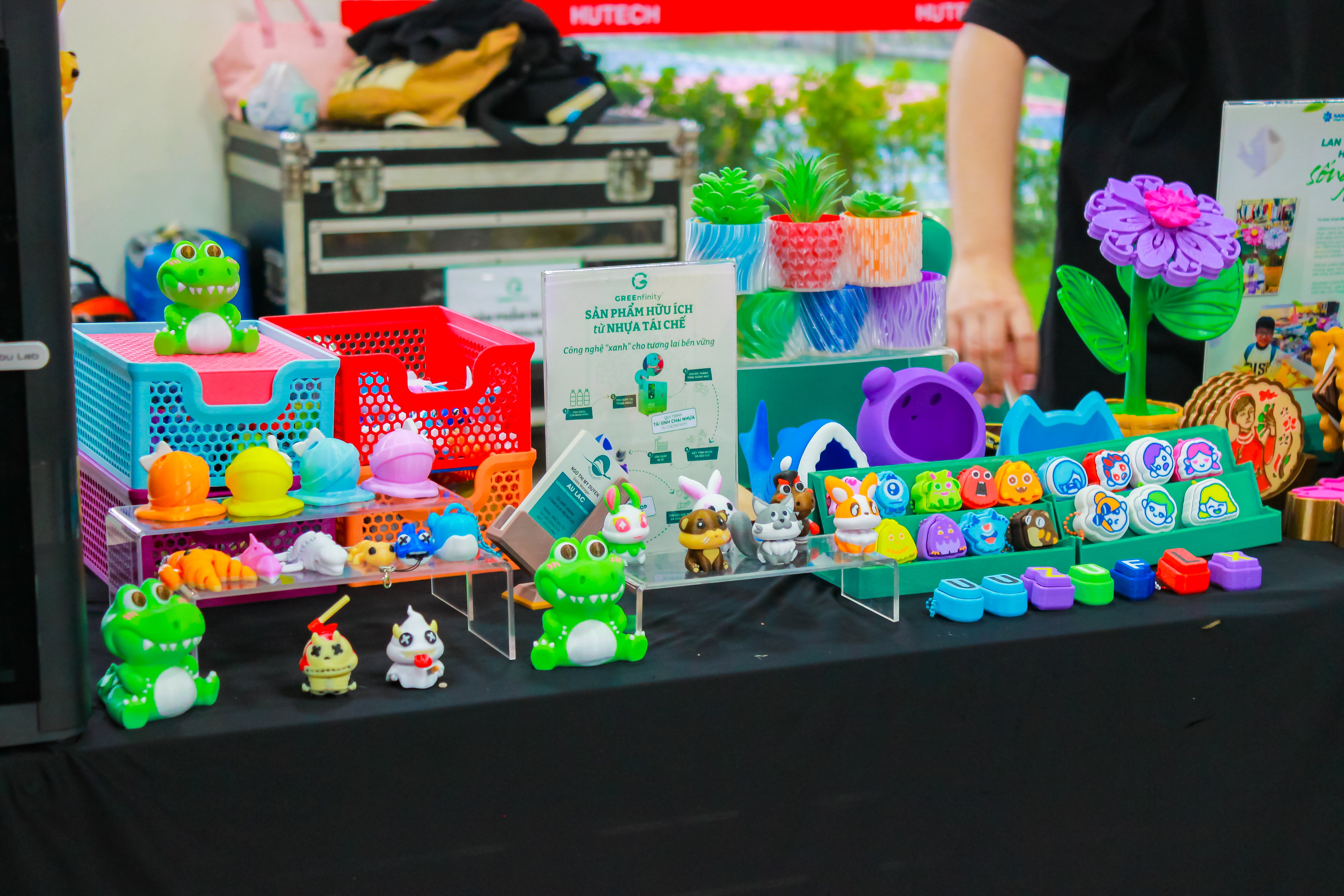 TRIỂN LÃM HỘI NGHỊ THƯỜNG NIÊN KHU CÔNG NGHỆ CAO (1)