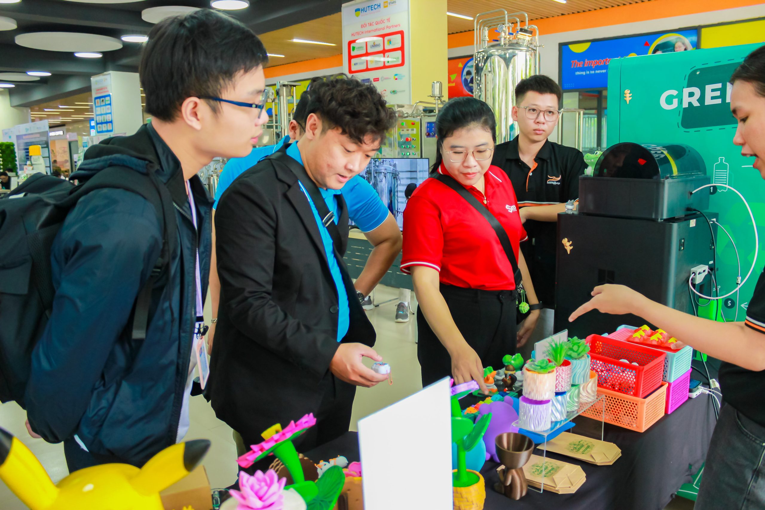 TRIỂN LÃM HỘI NGHỊ THƯỜNG NIÊN KHU CÔNG NGHỆ CAO (2)